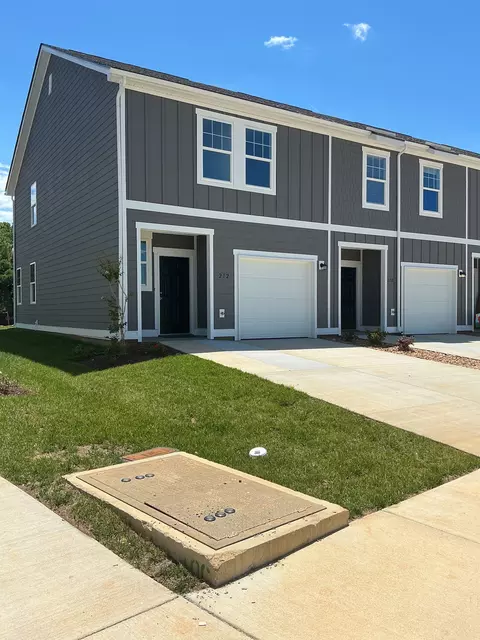 212 Darlington Dr, Dickson, TN 37055