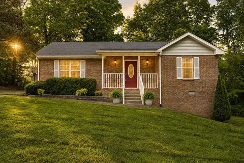 208 Luther Ct, Dickson, TN 37055