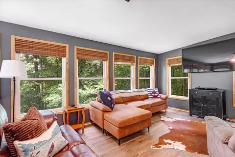 Living - 802 Evans Rd, Winchester, TN 37398 photo 2 of 3