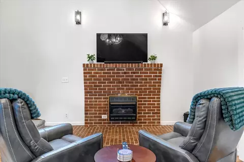 Living - 802 Evans Rd, Winchester, TN 37398 photo 1 of 3