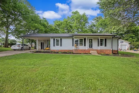 804 3rd St, Lawrenceburg, TN 38464