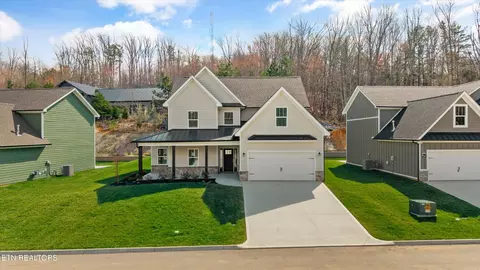 1751 Green Meadows Ln, Lenoir City, TN 37771