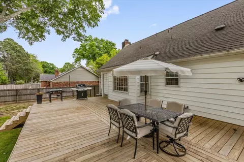 Exterior - 126 E Graycrest Ave, Collierville, TN 38017 photo 6 of 7