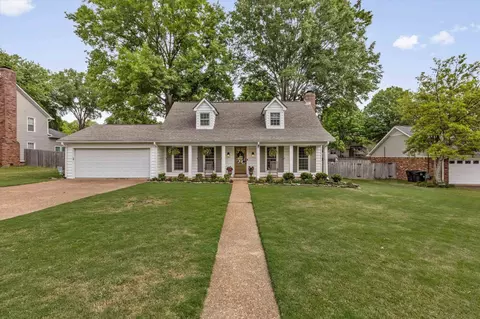 Exterior - 126 E Graycrest Ave, Collierville, TN 38017 photo 2 of 7