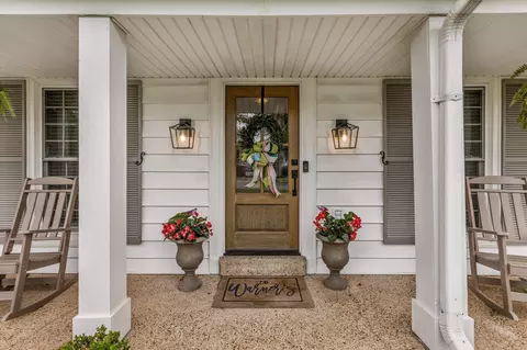 Exterior - 126 E Graycrest Ave, Collierville, TN 38017 photo 4 of 7