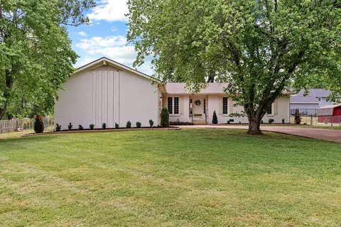 1427 Harris St, Columbia, TN 38401