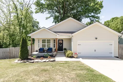 1305 Park Mere Dr, Columbia, TN 38401