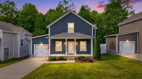 1004 Sycamore Rdg E, Burns, TN 37029