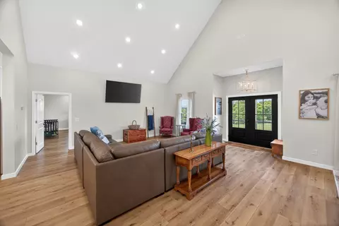 Living - 1288 Hills Trace Rd, Morrison, TN 37357 photo 3 of 5