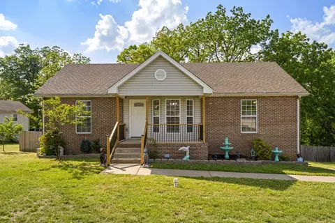 1004 Woodbrier Ln, Greenbrier, TN 37073