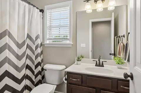 Bath - 7706 Alameda Dr, Murfreesboro, TN 37127 photo 1 of 2