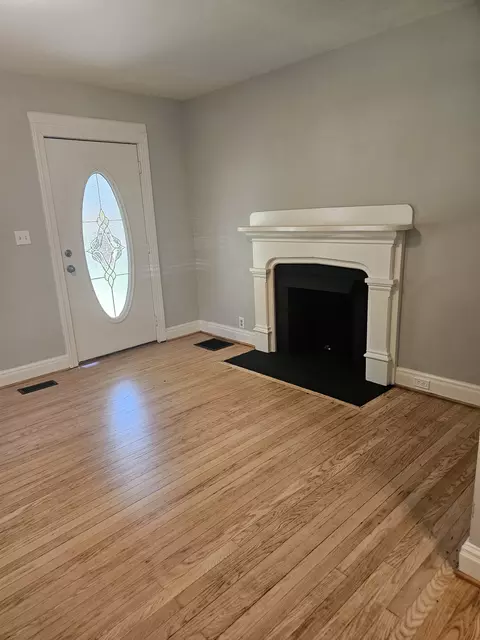 Living - 828 E Castle St, Murfreesboro, TN 37130 photo 1 of 6