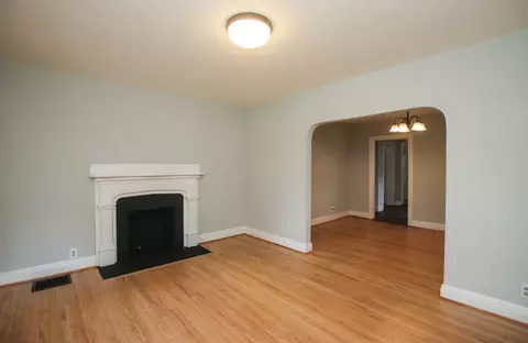 Living - 828 E Castle St, Murfreesboro, TN 37130 photo 3 of 6