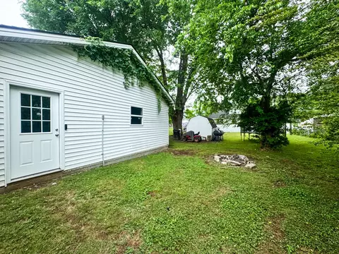 Exterior - 828 E Castle St, Murfreesboro, TN 37130 photo 13 of 15