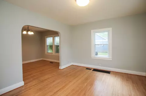Living - 828 E Castle St, Murfreesboro, TN 37130 photo 4 of 6