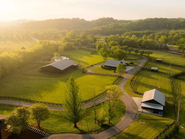 3636 Bear Creek Rd, Thompsons Station, TN 37179