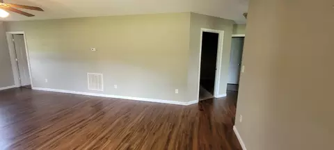 Living - 1102 Highway 79, Dover, TN 37058 photo 5 of 5