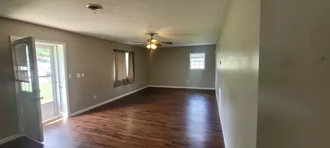 Living - 1102 Highway 79, Dover, TN 37058 photo 4 of 5