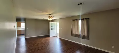 Living - 1102 Highway 79, Dover, TN 37058 photo 1 of 5