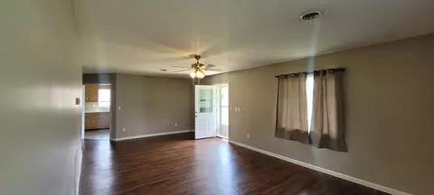 Living - 1102 Highway 79, Dover, TN 37058 photo 3 of 5