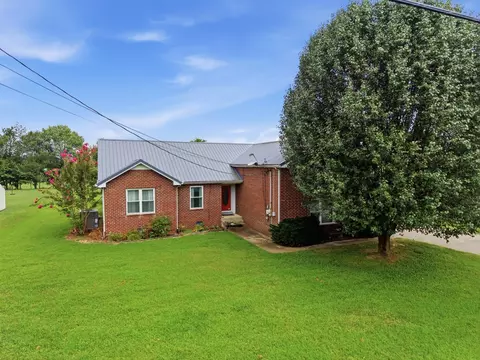 1705 Hunt Ln, Pleasant View, TN 37146