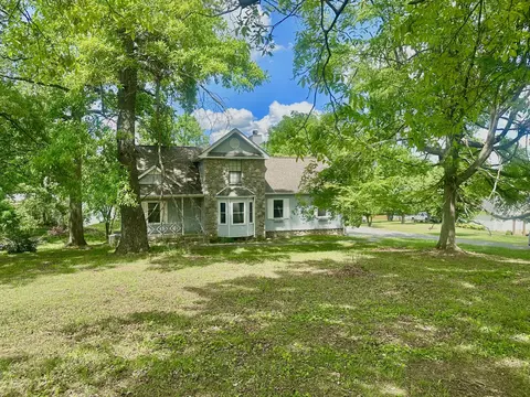 141 S Palmers Chapel Rd, White House, TN 37188