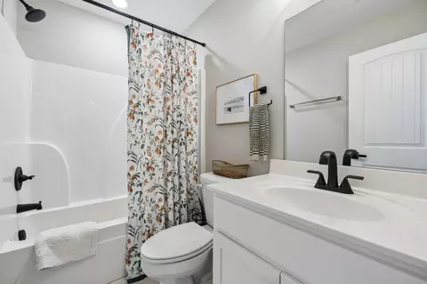 Bath - 745 Cedar Ln, Springfield, TN 37172 photo 4 of 4