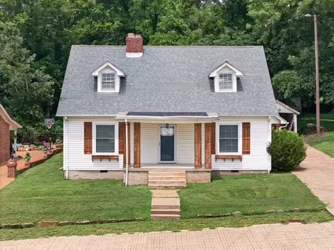 218 N 3rd St, Pulaski, TN 38478