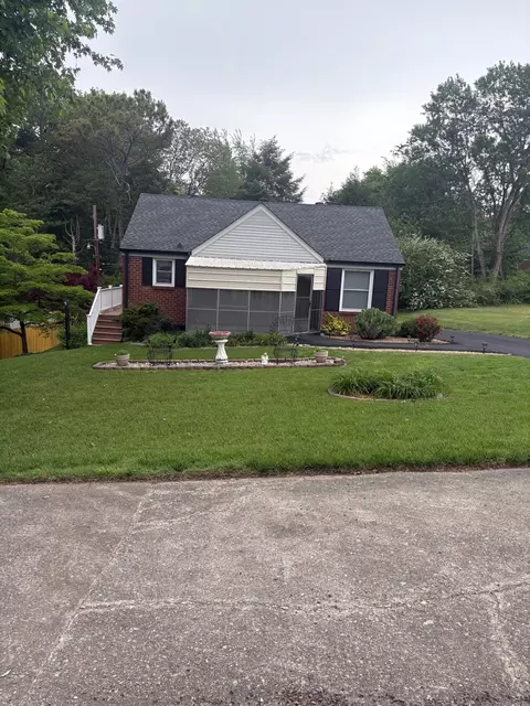1735 Merritt Dr, Clarksville, TN 37043