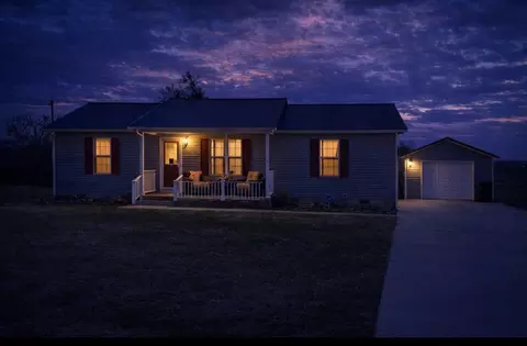 383 Strawberry Dr, Winchester, TN 37398