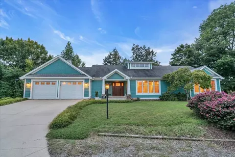615 Seaton Dr, Smithville, TN 37166