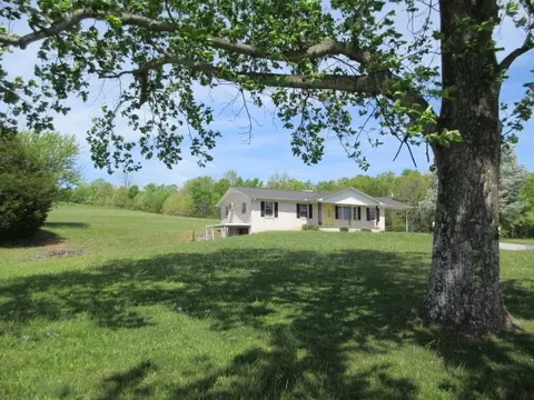 11694 Hurricane Creek Rd, Mcewen, TN 37101