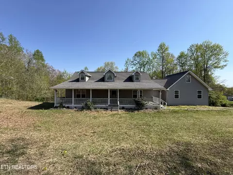 343 Johnson Ln, Jacksboro, TN 37757