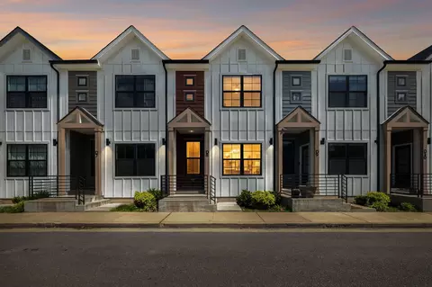 41 High St W #D8, Clarksville, TN 37040