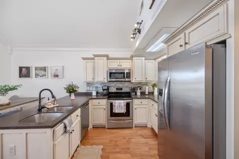 222 Fairway Villa Ln, Decaturville, TN 38329
