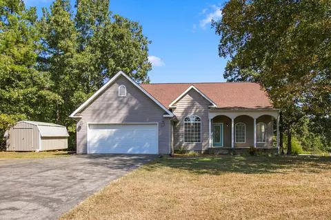 173 Mitchell St, Hohenwald, TN 38462