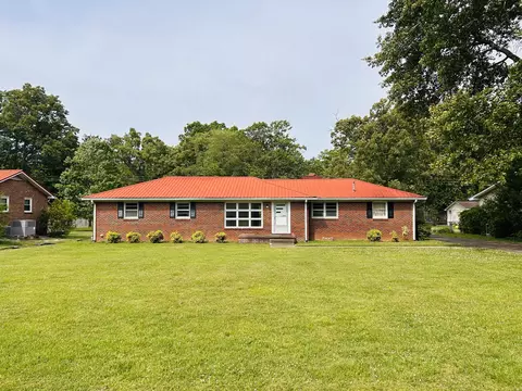 313 Crestwood Dr, Tullahoma, TN 37388