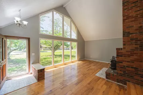 Living - 171 Maple Ln, Dresden, TN 38225 photo 3 of 5