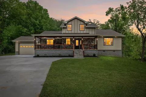 1198 Rogues Fork Rd, Bethpage, TN 37022