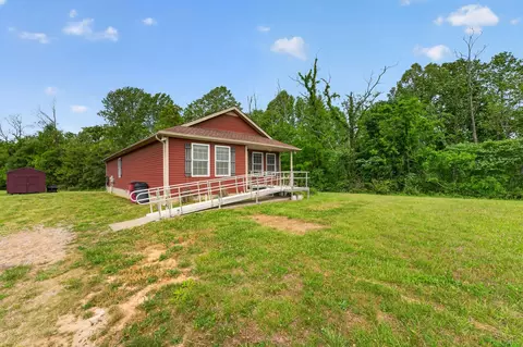 374 Douglas Ln, Lafayette, TN 37083