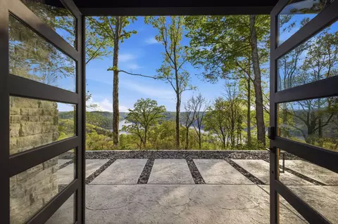 668 Seaton Dr, Smithville, TN 37166