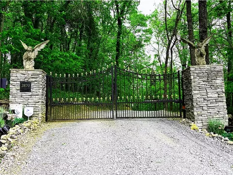 2870 Leonard Creek Ln, Arrington, TN 37014