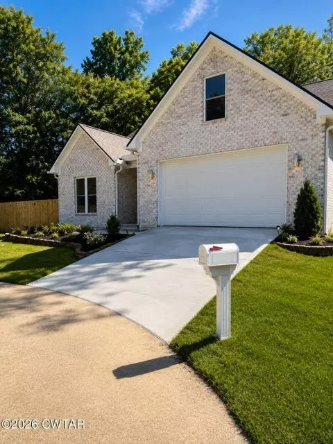 25 Weatherstone Dr, Jackson, TN 38305