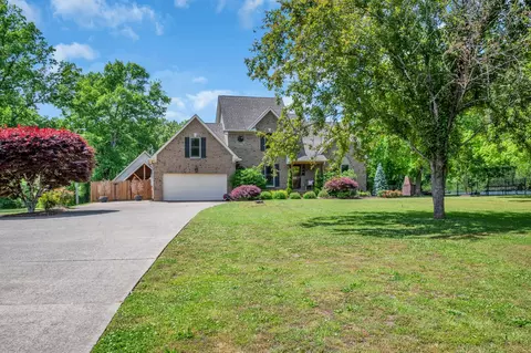 Exterior - 213 Mccreary Hts, Dickson, TN 37055 photo 6 of 15