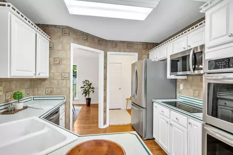Kitchen - 213 Mccreary Hts, Dickson, TN 37055 photo 2 of 4