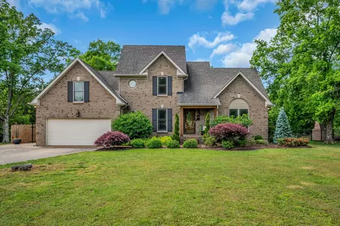 Exterior - 213 Mccreary Hts, Dickson, TN 37055 photo 3 of 15