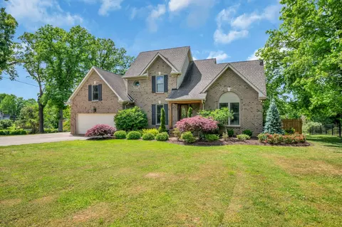 Exterior - 213 Mccreary Hts, Dickson, TN 37055 photo 4 of 15