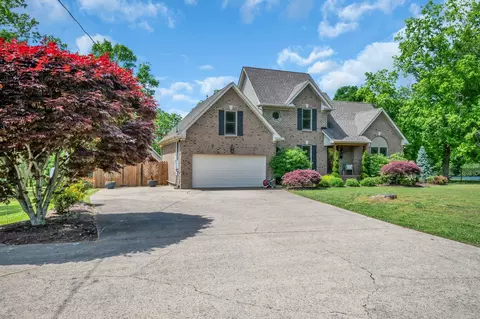 Exterior - 213 Mccreary Hts, Dickson, TN 37055 photo 7 of 15