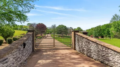 480 Mobley Rd, Clarksville, TN 37043