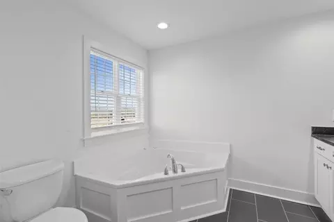 Bath - 620 Diffee Rd, Moscow, TN 38057 photo 1 of 7